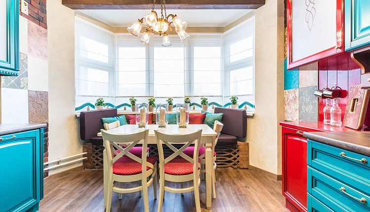 Кухня в бирюзе и рубинах Кухня в бирюзе и рубинах