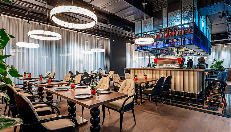 Световой акцент Favourite в интерьере ресторана SHATÉ Световой акцент Favourite в интерьере ресторана SHATÉ