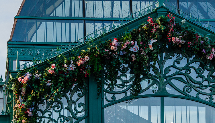  Favourite освещает знаковые пространства Москвы