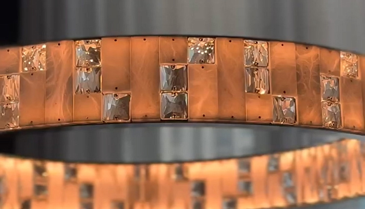 Световой акцент Favourite в интерьере ресторана SHATÉ Световой акцент Favourite в интерьере ресторана SHATÉ