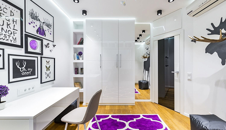 Лось в бабочках