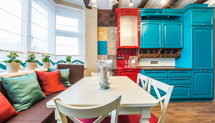 Кухня в бирюзе и рубинах Кухня в бирюзе и рубинах