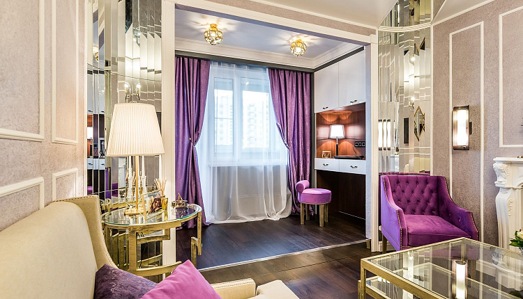 Зал и 150 зеркал Зал и 150 зеркал